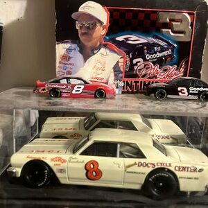 1999 Dale Earnhardt collectible tin ,playing cards,